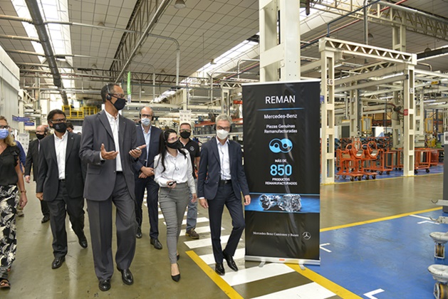 El Ministro de Transporte de la Nación Mario Meoni visitó la fábrica de Mercedes-Benz