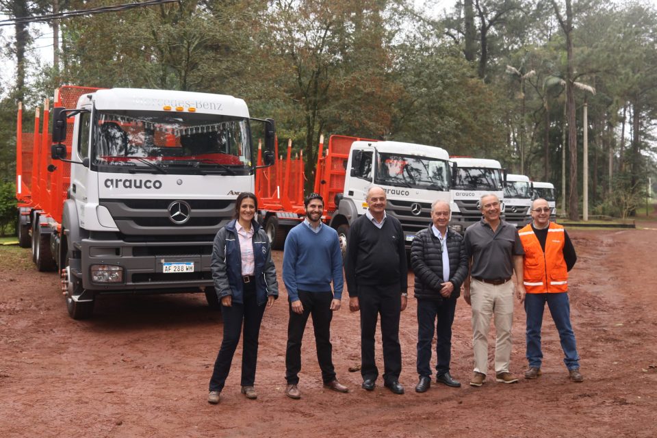 Mercedes-Benz Camiones y Buses entrega una flota de camiones a Arauco a través de Bazyluk￼