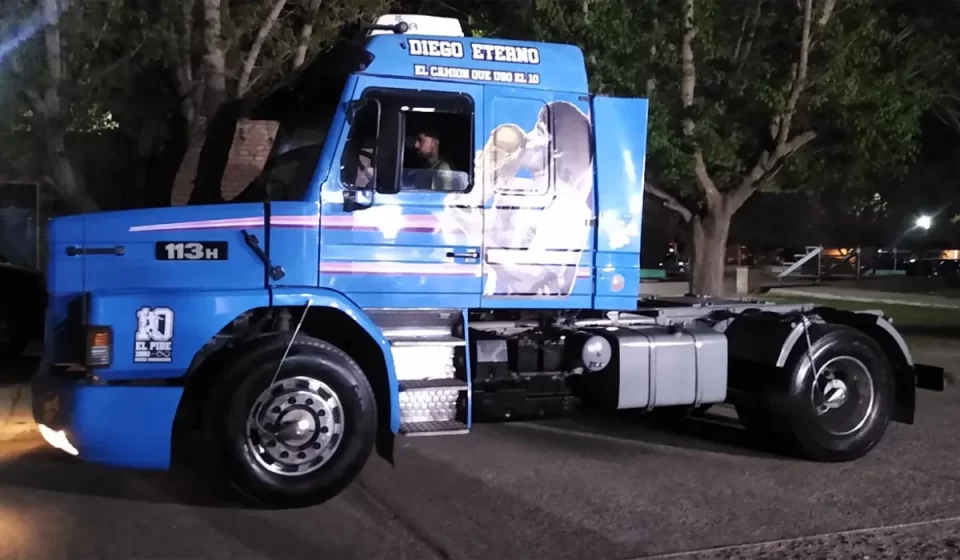El camión de Maradona está en Mendoza y será parte de una expo de autos exclusivos