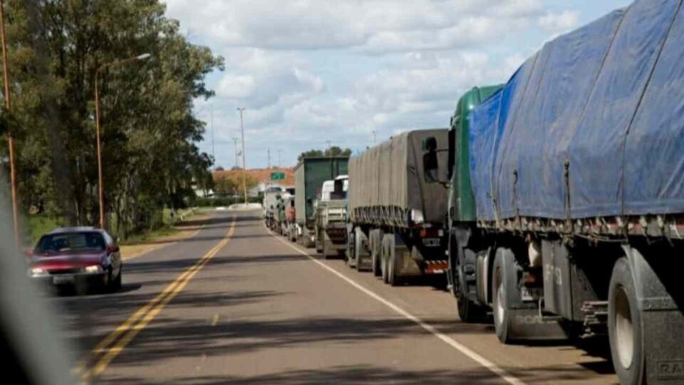 FADEEAC pide revisar la política que restringe la circulación de camiones en rutas