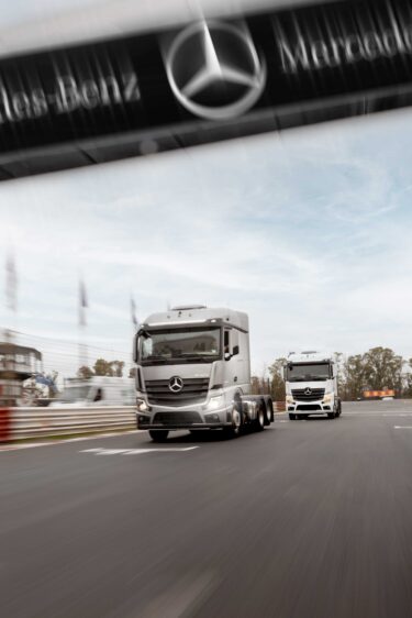 Mercedes-Benz Camiones y Buses